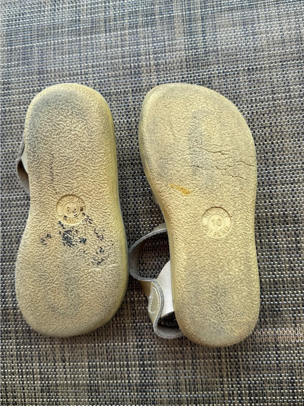 Salt Water Sun-San Surfer Sandals by Hoy Gold Leather Toddler Girl’s 10 Buckles